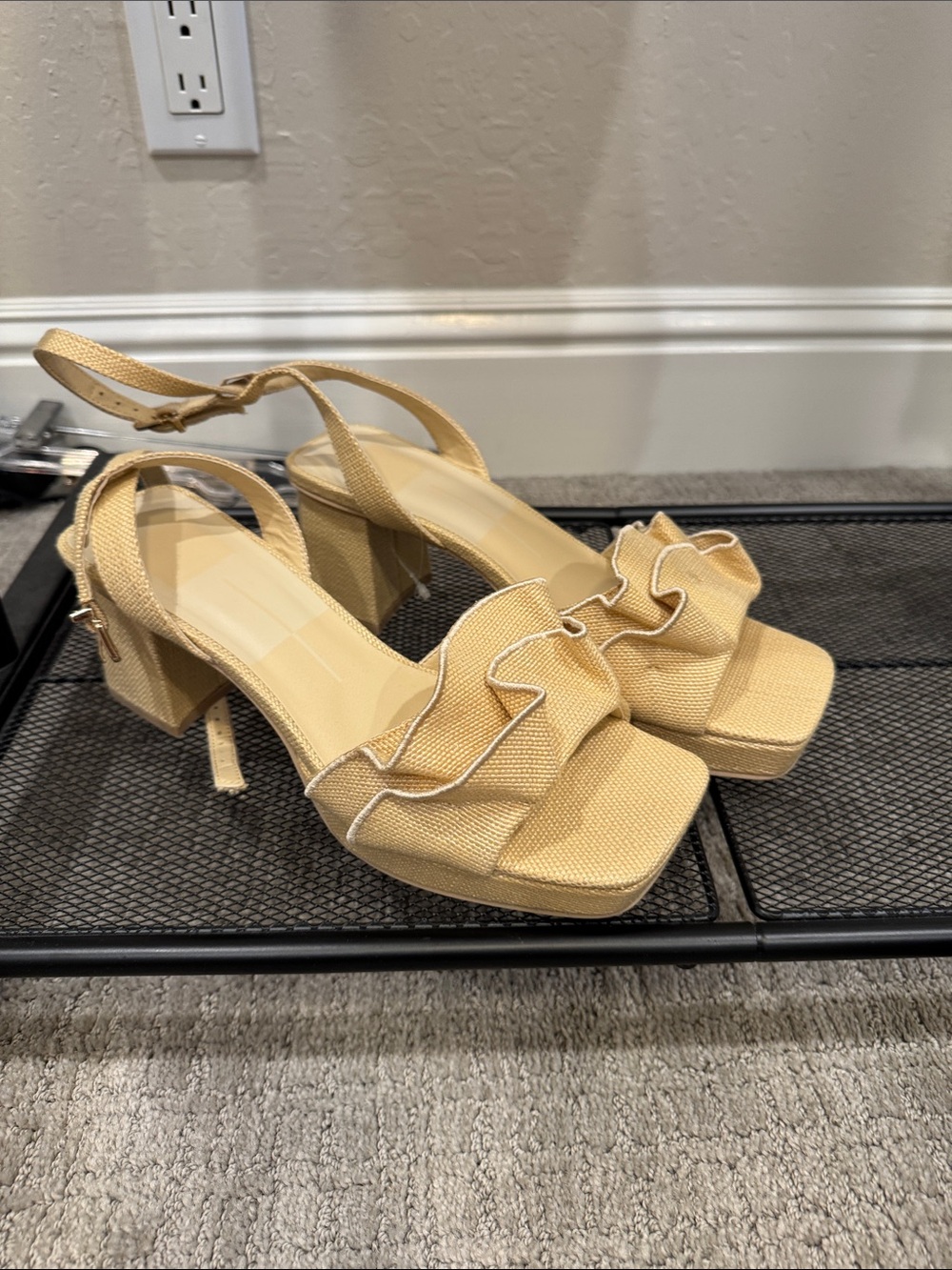 Dolce vita Ruffle Strap Block platform Heel Sandals in Raffia